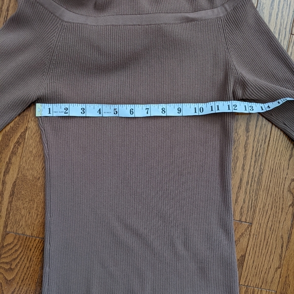 Aritzia/Wilfred Croquis off the shoulder sweater - Picture 4 of 8